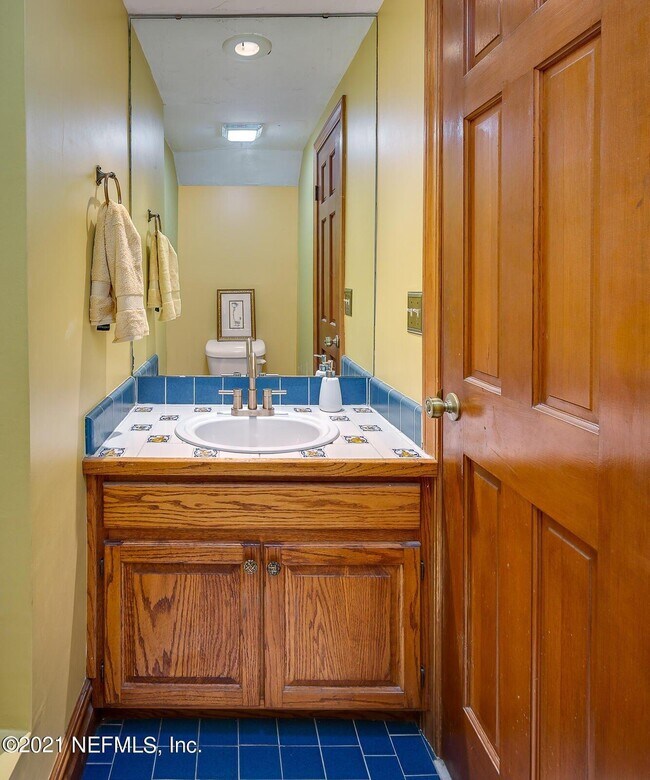 Building Photo - 2716 Oak St