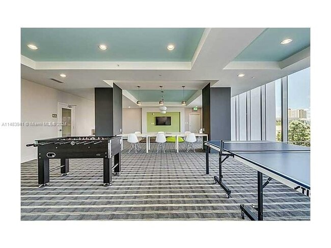 Building Photo - 600 NE 27th St