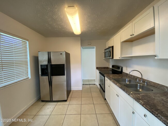 Building Photo - 3043 Belden St
