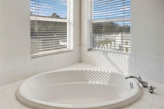 Building Photo - 19026 Fishermans Bend Dr