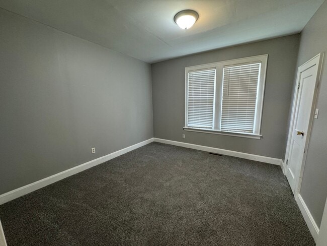Building Photo - GROUND LEVEL 2 BEDROOM DUPLEX