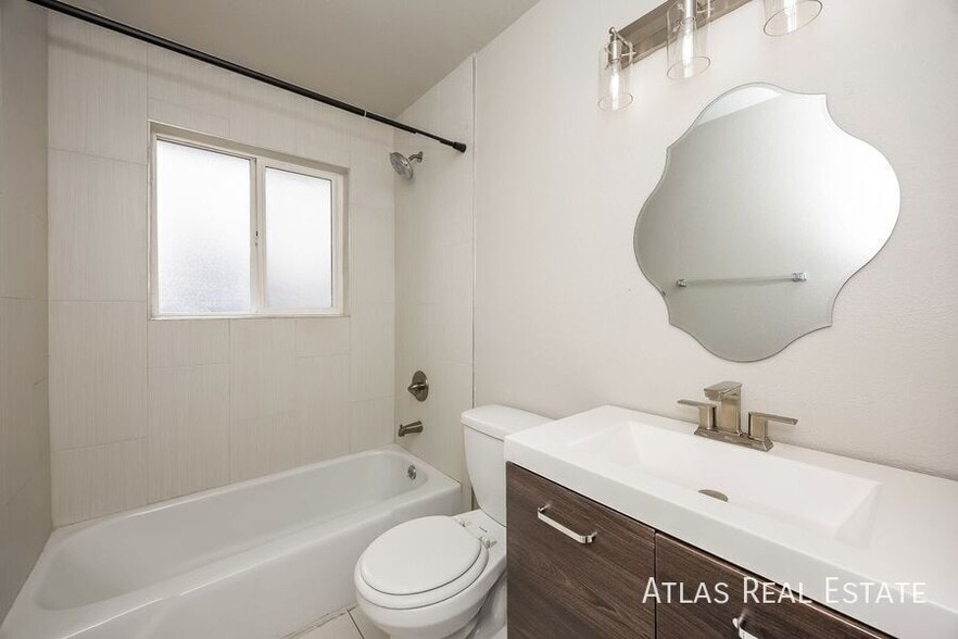 Building Photo - 2311 Sonoma Dr