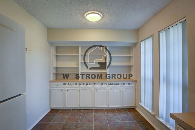 Building Photo - 6452 Waverly Way