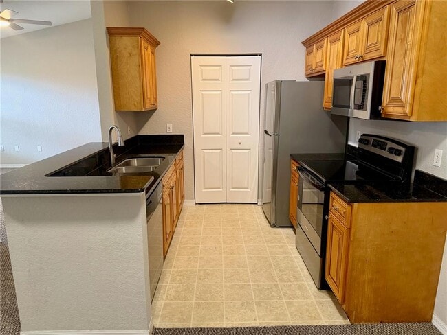 Building Photo - 826 Grand Regency Pointe