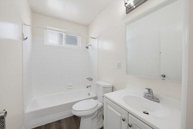 Building Photo - 333 Rexford Dr