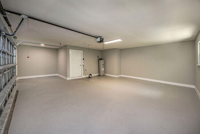 Building Photo - 300 Riomar Dr