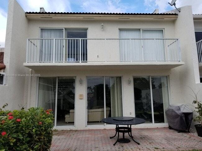 Building Photo - 10990 NW 62nd Terrace