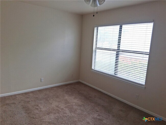 Building Photo - 130 Wind Ridge Dr