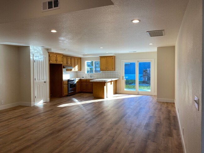 Building Photo - COMING SOON - Wonderful 4 bedroom/2 bath house - Updated throughout!