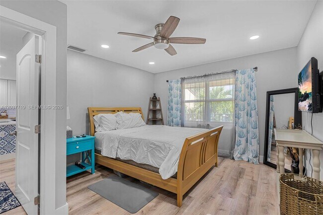 Building Photo - 8770 Azalea Ct