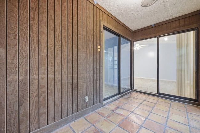 Building Photo - 506 Glenwood Dr