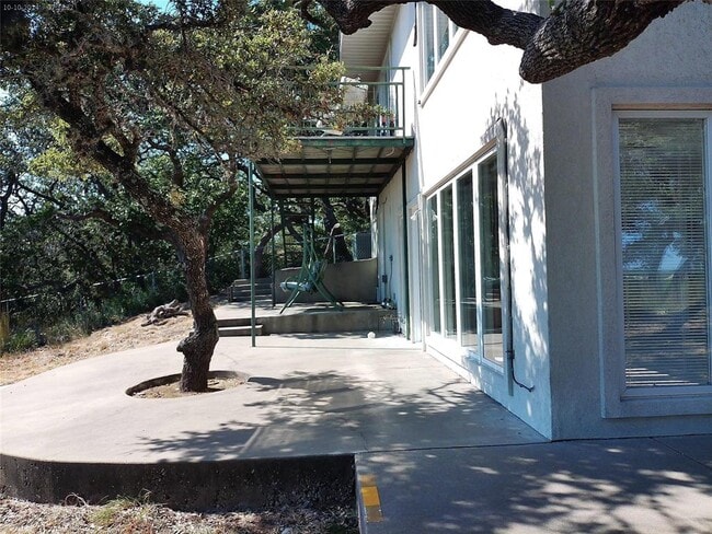 Building Photo - 525 Northwood Hills Dr
