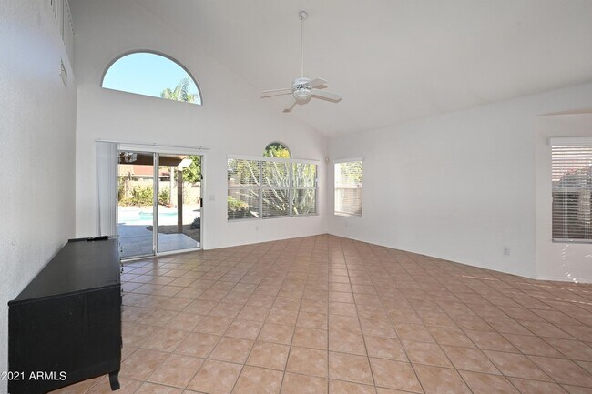 Building Photo - 5730 E Gelding Dr