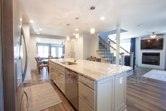 Building Photo - 501 Delaware Ave