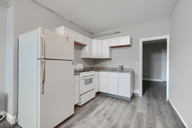 Building Photo - 1314 N Kenwood Ave