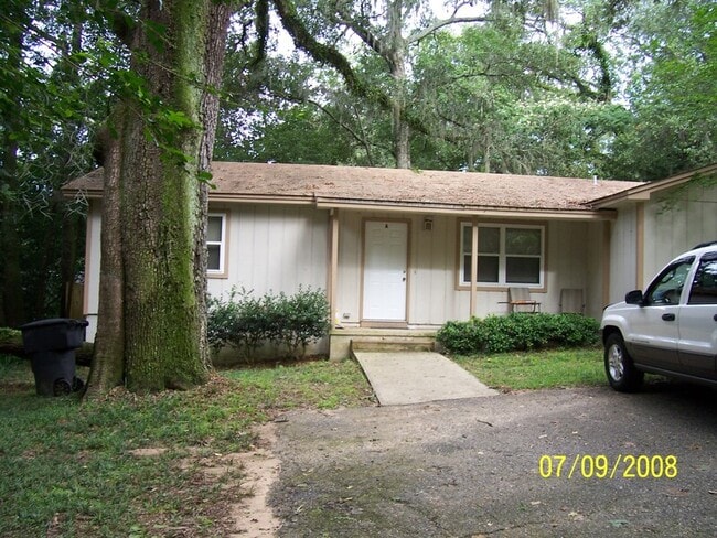 Building Photo - 1550 Live Oak Dr