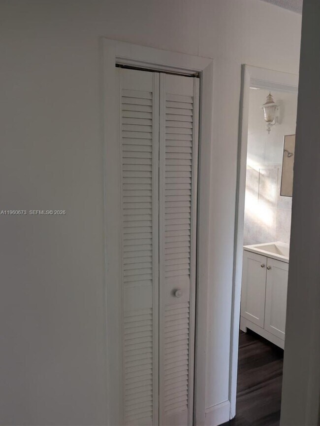 Building Photo - 1461 SW 5th St