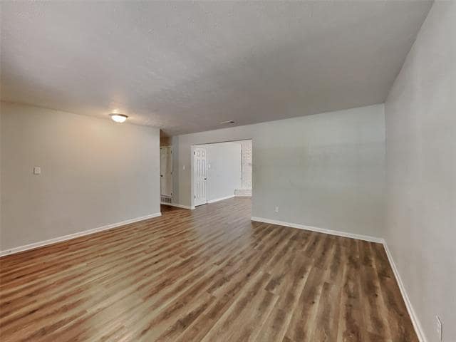 Building Photo - 825 Livingston Dr