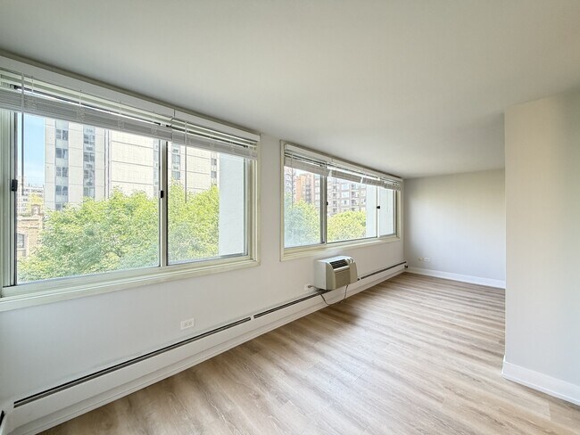 Building Photo - 1442 N Dearborn St