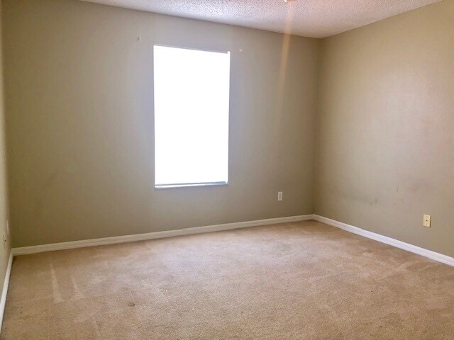 Building Photo - AVALON PARK!MOVE IN NOW! LARGE 5bd 2.5 bat...