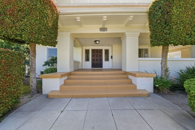 Building Photo - 1620 S Victoria Ave