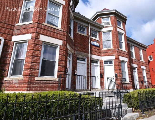 Primary Photo - 2353 1/2 N. High Street-