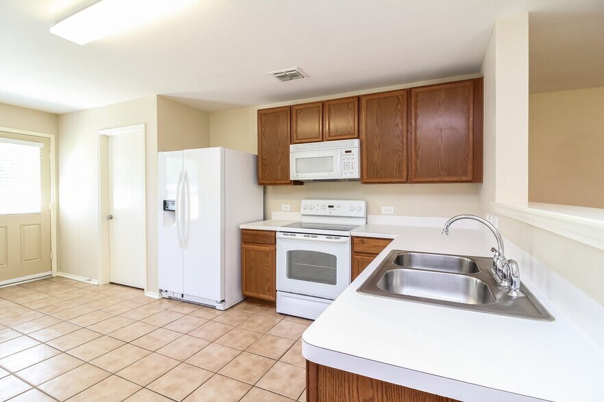 Building Photo - 1017 Maidenhair Ln