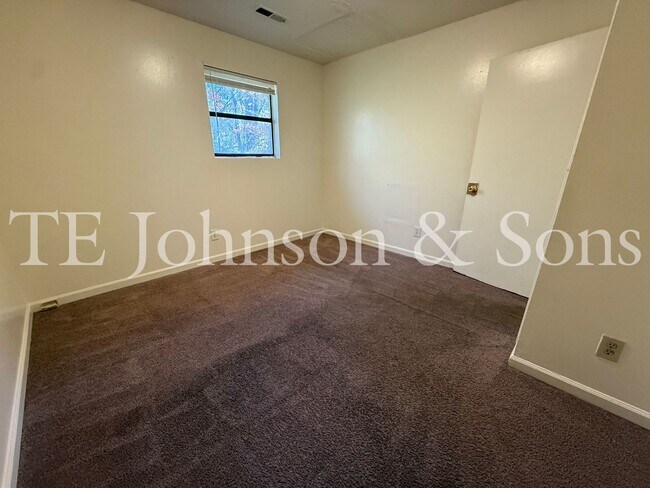 Building Photo - All-Inclusive Living in a Prime Winston-Sa...