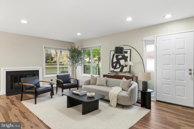 Primary Photo - 20 Lea Pond Ct