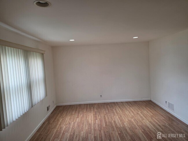 Building Photo - 405 Frederick Ave