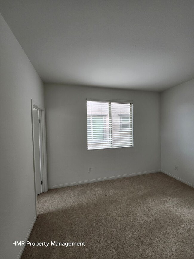 Building Photo - Beautiful two story 5 bedroom in ontario R...