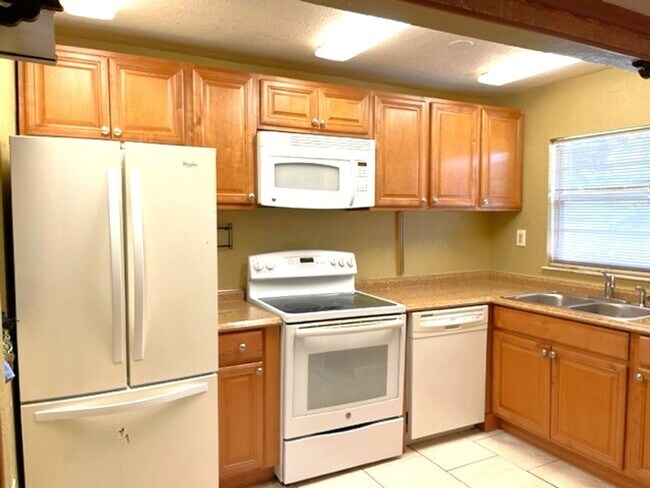 Building Photo - ROYAL OAK TOWNHOUSE