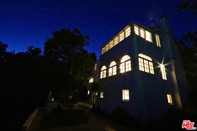 Building Photo - 6402 Ivarene Ave