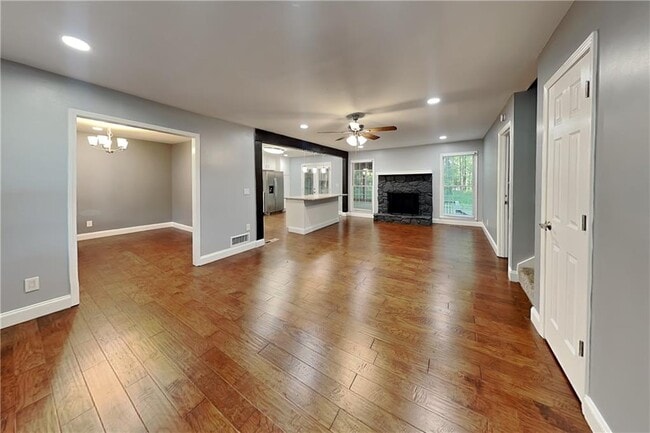 Building Photo - 281 Sumter Dr NE