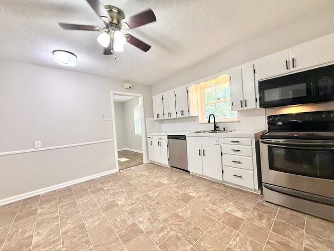 Building Photo - 25 Woodcliff Cir