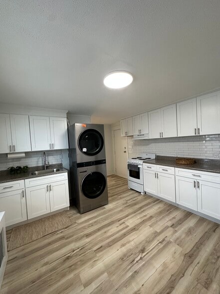 Building Photo - 48 Liberty St