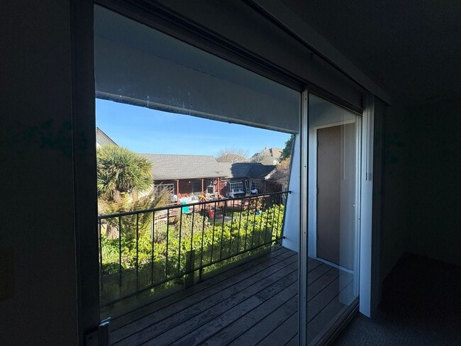 Building Photo - 15th St