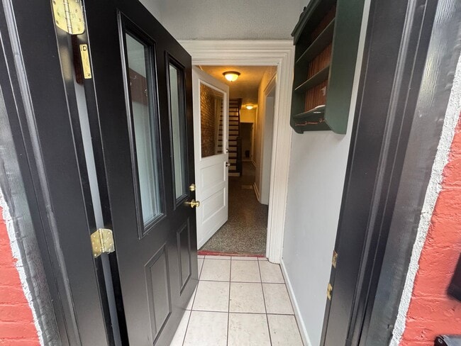 Building Photo - Charming and spacious 5BR Home in East Liberty