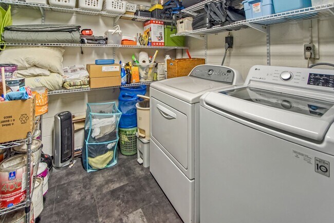 Building Photo - 6902 Tilden Ln