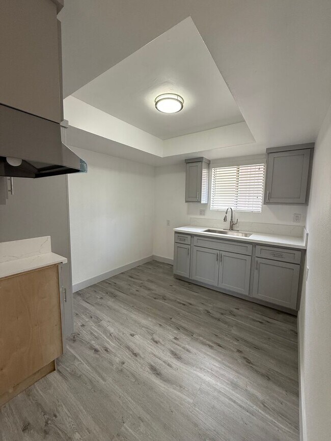 Building Photo - Beautifully Upgraded 4 Bedroom, 2 Bath! Do...