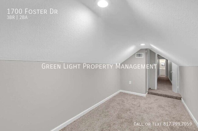 Building Photo - 1700 Foster Dr