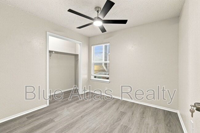 Building Photo - 8133 Foxfire Ln