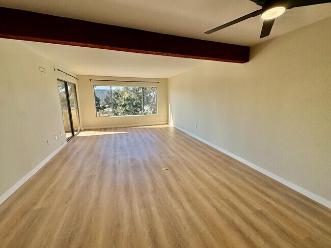 Building Photo - 6816 Hyde Park Dr