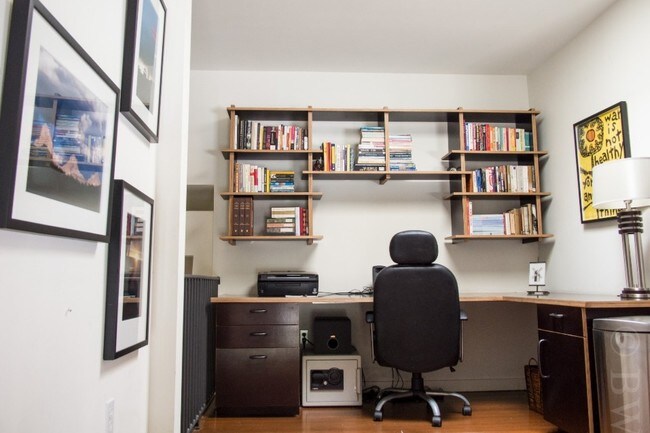 Building Photo - 257 S Spring St