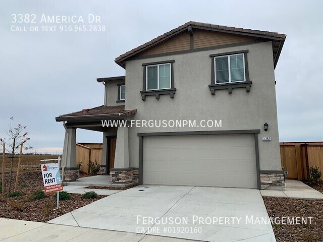 Building Photo - Like New Solar Home in Lincoln on a Corner...