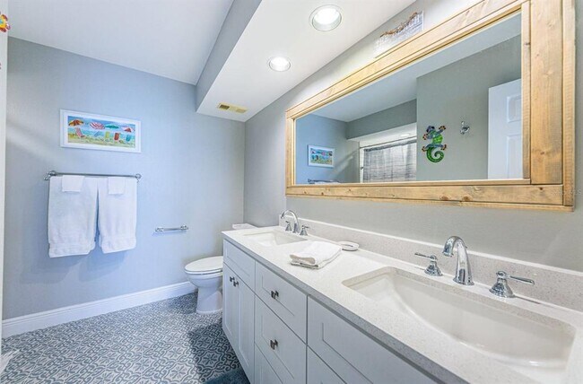 Building Photo - 5901 Bahia Del Mar Cir