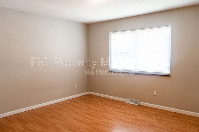 Building Photo - 123 Louella Dr
