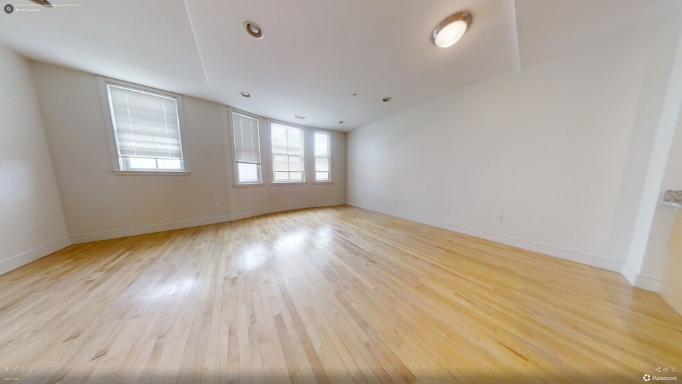 Building Photo - 10 2nd St