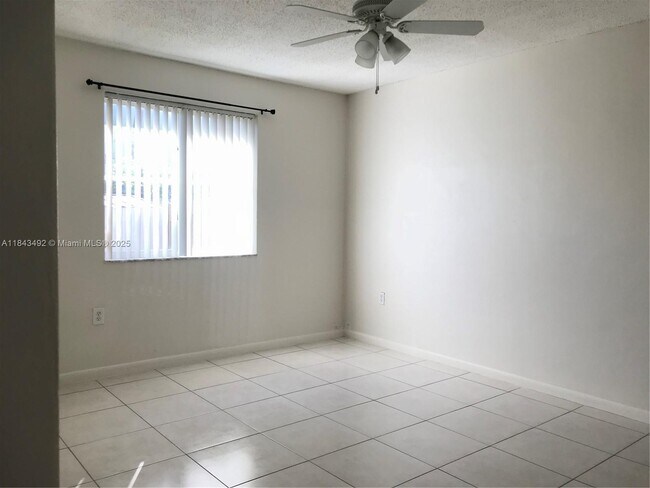 Building Photo - 10525 SW 77th Ct