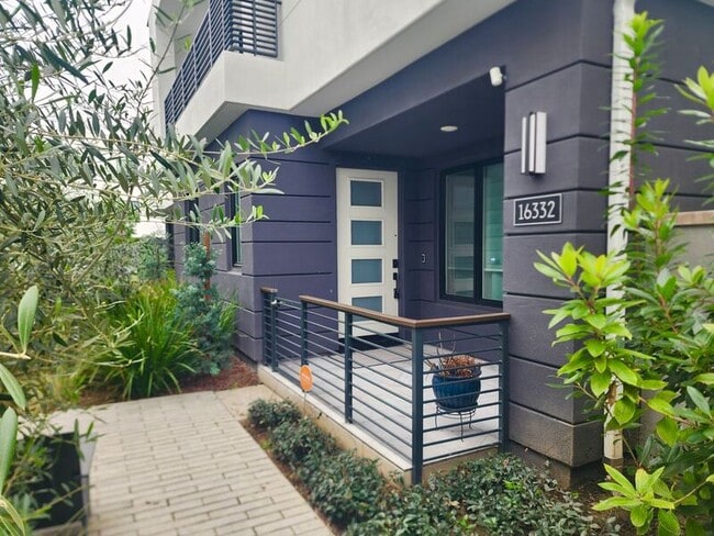 Building Photo - 16332 Dawn Wy